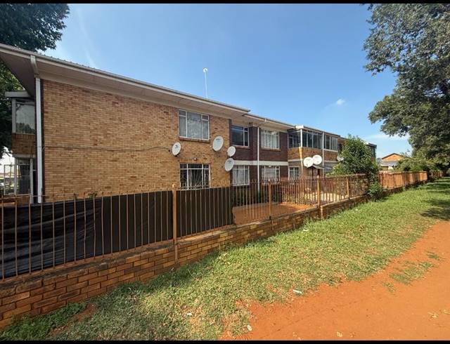 2 BEDROOM APARTMENT FOR SALE IN VANDERBIJLPARK CW 6